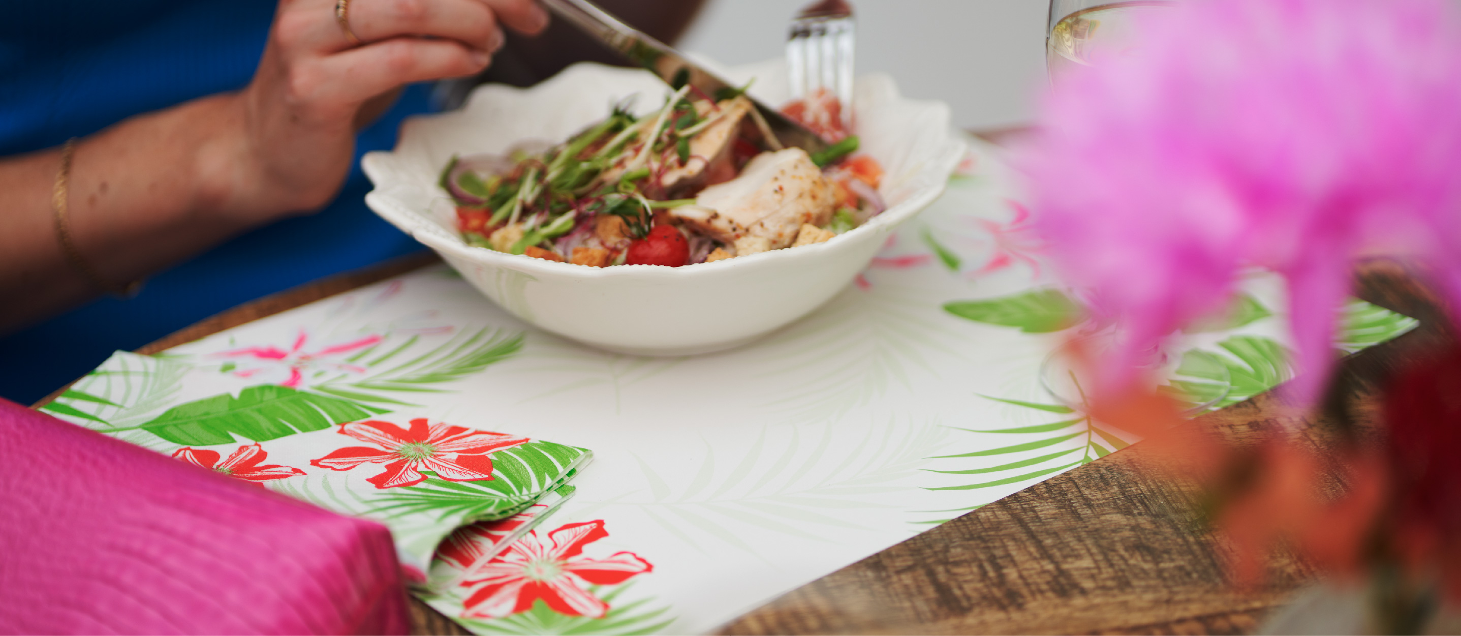 Table set with the Tropical Lily napkins and placemats